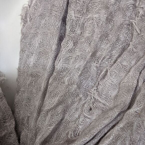 NWOT Collection Eighteen Silvery Grey Lightweight Infinity Scarf - Picture 9 of 10